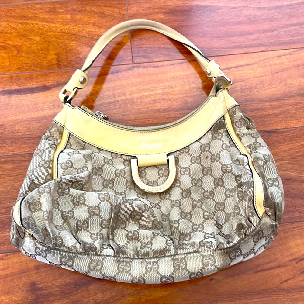 Authentic - Gucci saddle shoulder bag